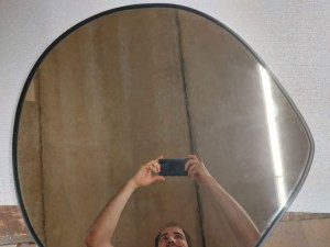 Асимметричное зеркало капля в раме для ванной
